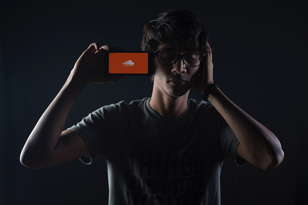 SoundCloud logo screen on mobile phone