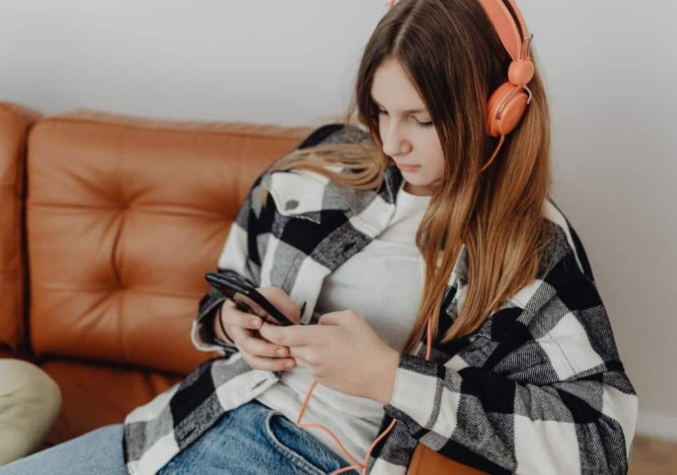 a new listener engrossed in the podcast series she's listening to