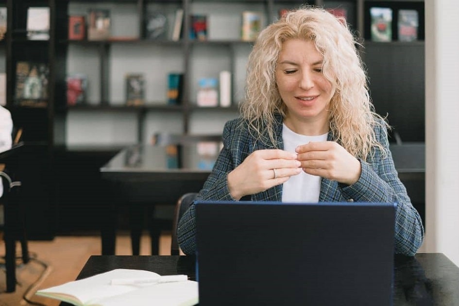 podcaster deciding on which format works best for her podcast channel